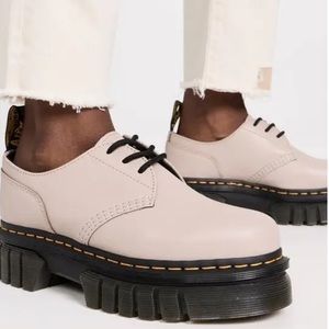 DR. MARTENS Audrick 3i - Vintage Taupe Nappa Lux, SIZE 7 US